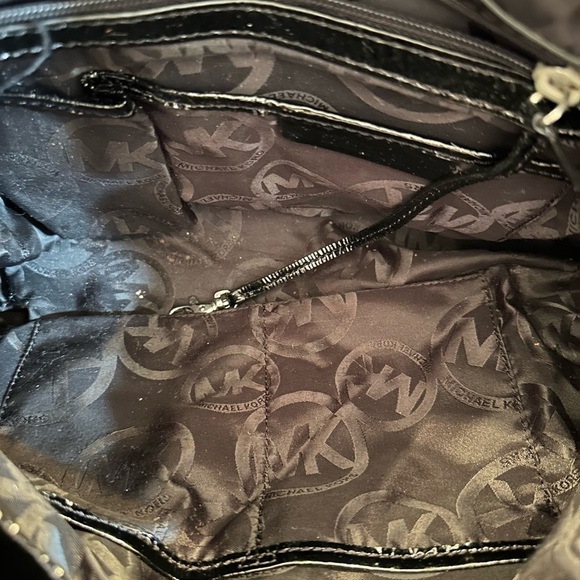 Michael Kors large patent leather top handle or shoulder strap purse. - Picture 3 of 7